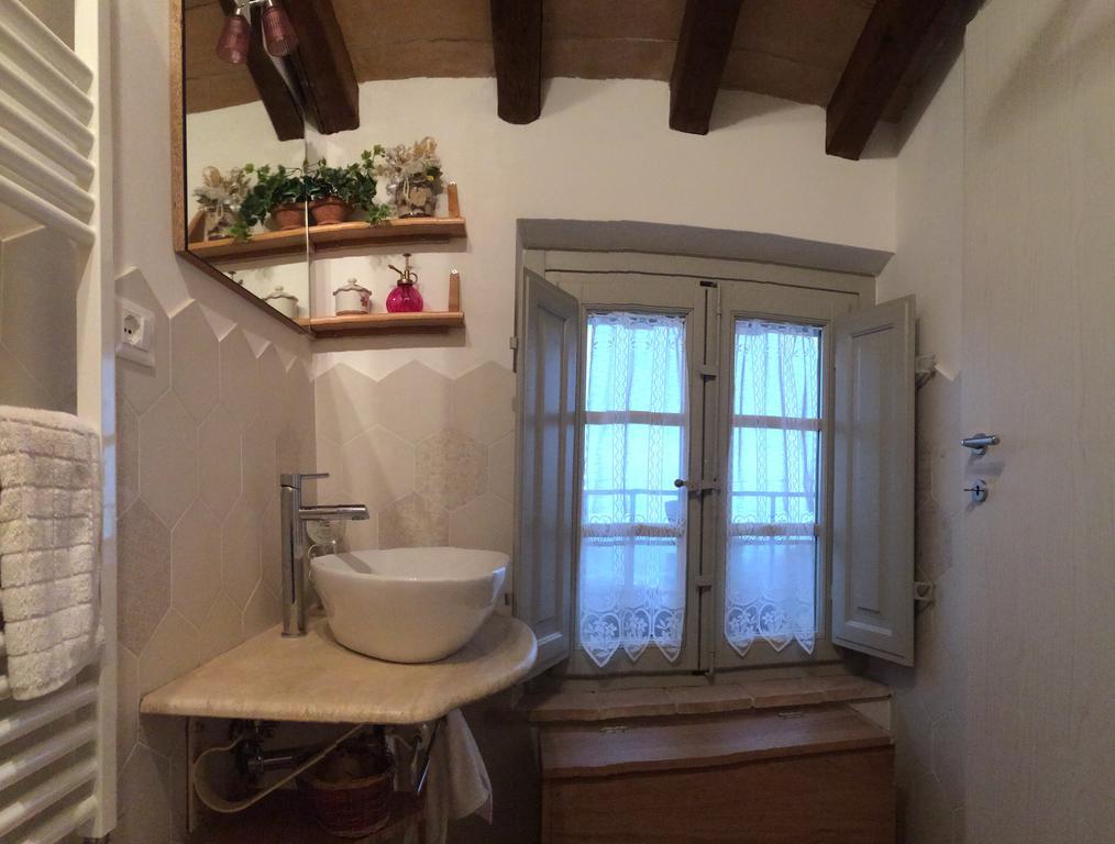 Corsanico-Bargecchia La Casina Delle Rondiniゲストハウス エクステリア 写真